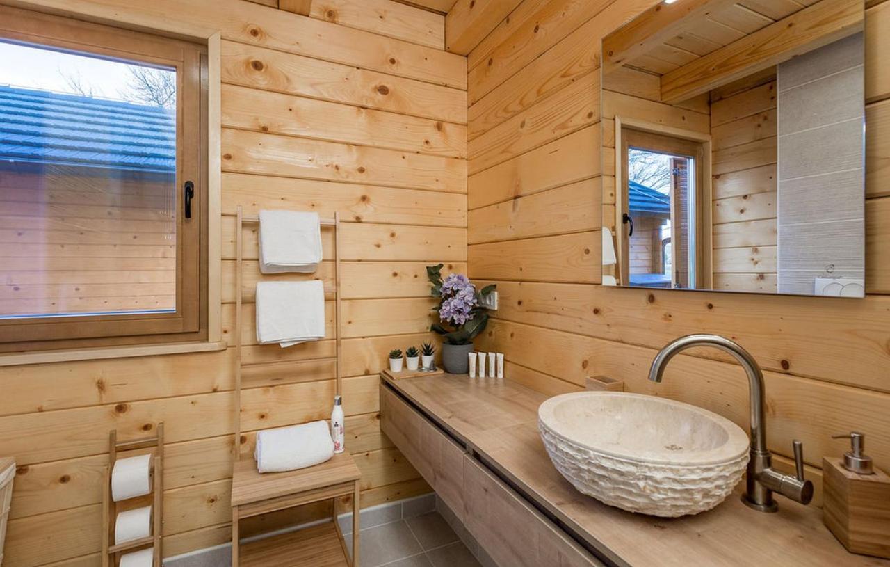 V'S Place - Wooden House With Heated Pool And Outdoor Sauna Otočac Dış mekan fotoğraf