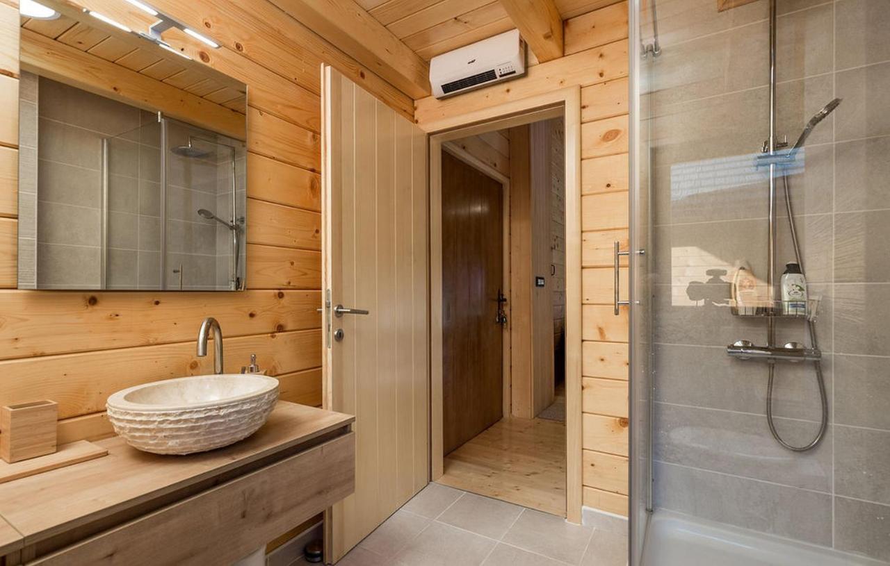 V'S Place - Wooden House With Heated Pool And Outdoor Sauna Otočac Dış mekan fotoğraf
