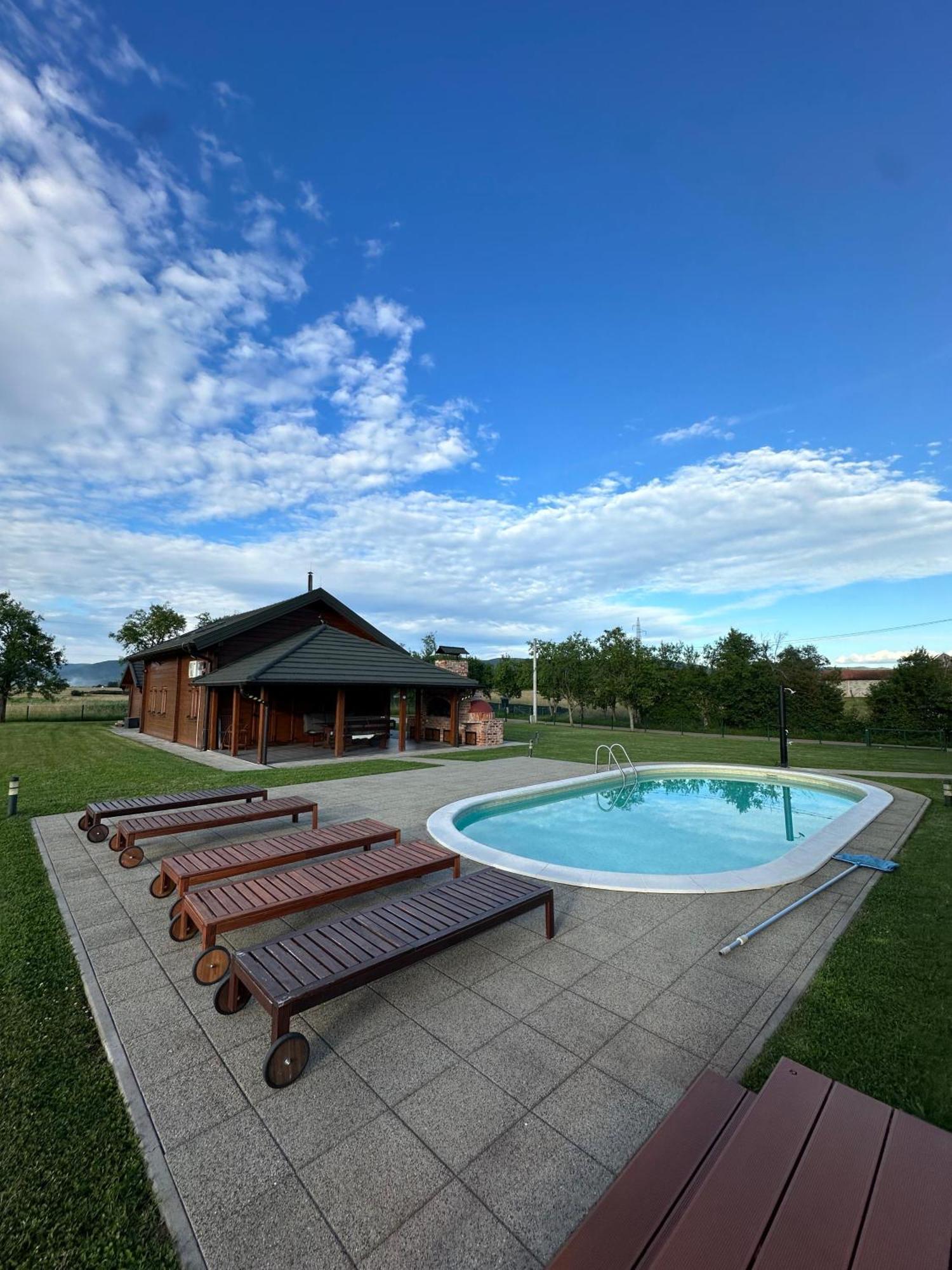 V'S Place - Wooden House With Heated Pool And Outdoor Sauna Otočac Dış mekan fotoğraf